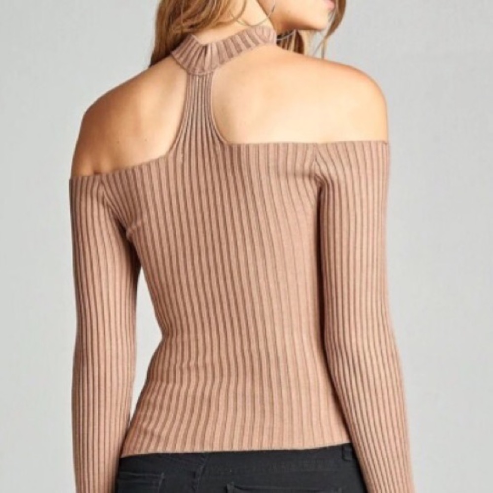 Off the shoulder Ribbed Sweater - Picture 2 of 3